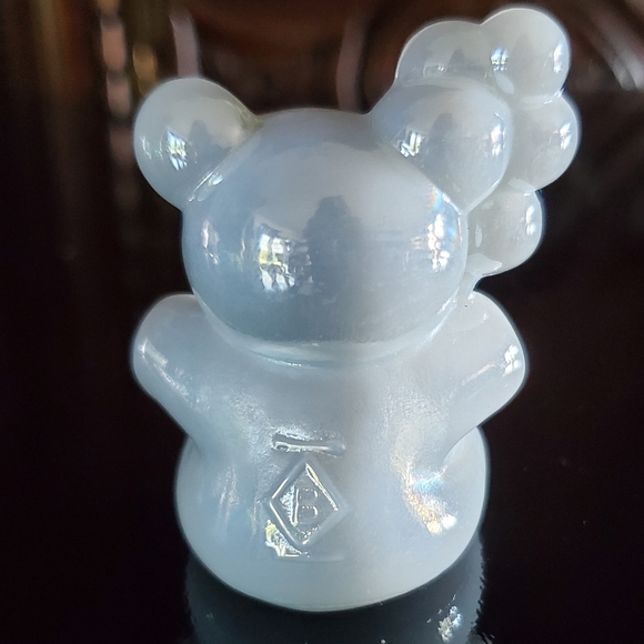 Vntg Boyd "Patrick the Bear" Irredescent White Glass Teddy 🧸 Bear - Picture 2 of 8